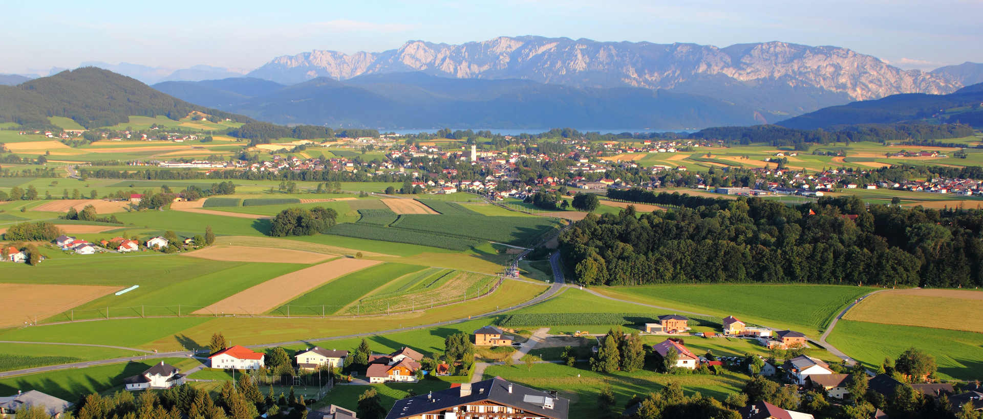 Attergau mit Attersee und Höllengebirge